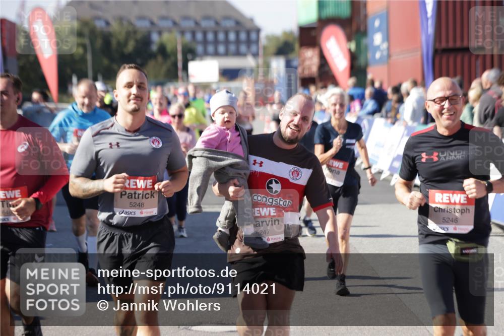 03.10.2025 - Köhlbrandbrückenlauf Jannik Wohlers http://msf.ph/oto/9114021 03.10.2025 13:32:04 Ziel 4443, 4842, 4902, 5155, 5238, 5246, 5247, 5248, 5921, 5922, 6076, 6126, 6146, 6460 meine-sportfotos.de