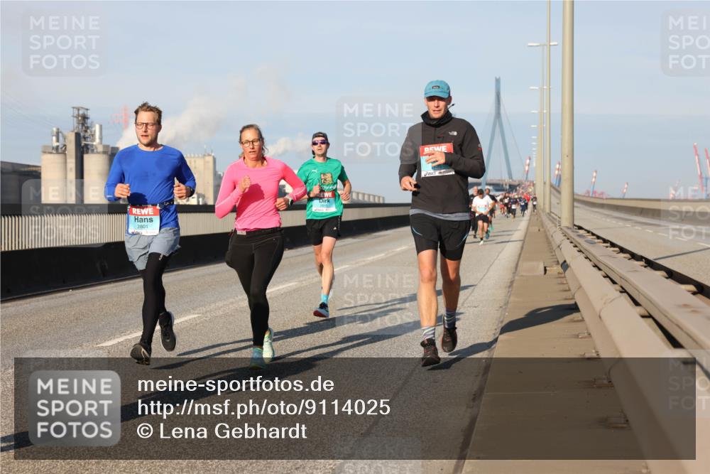 03.10.2025 - Köhlbrandbrückenlauf Lena Gebhardt http://msf.ph/oto/9114025 03.10.2025 09:42:59 Position 2 2801, 2815 meine-sportfotos.de