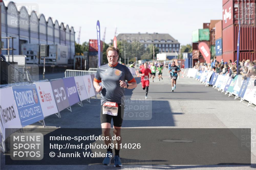 03.10.2025 - Köhlbrandbrückenlauf Jannik Wohlers http://msf.ph/oto/9114026 03.10.2025 13:01:44 Ziel 4047, 4220, 4257, 5671, 5739 meine-sportfotos.de