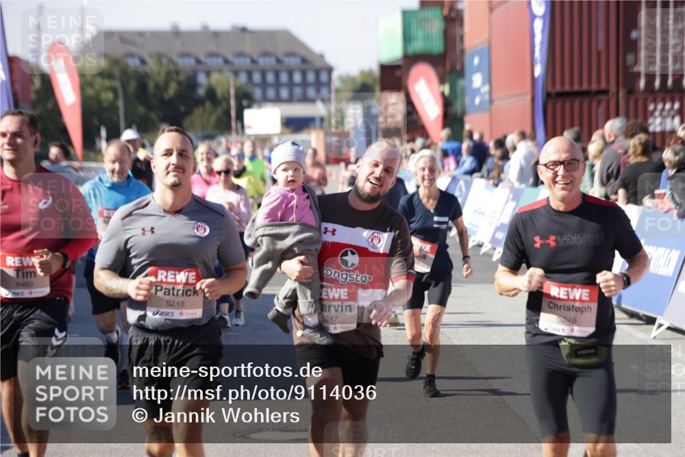 03.10.2025 - Köhlbrandbrückenlauf Jannik Wohlers http://msf.ph/oto/9114036 03.10.2025 13:32:04 Ziel 4443, 4842, 4902, 5155, 5238, 5246, 5247, 5248, 5921, 5922, 6076, 6126, 6146, 6460 meine-sportfotos.de
