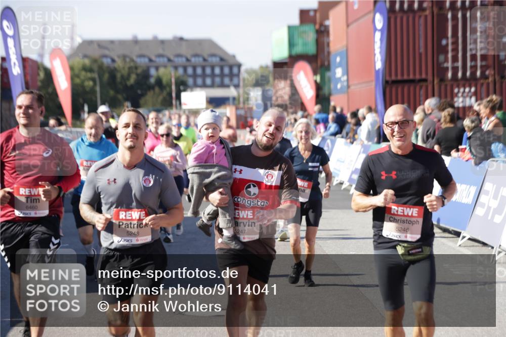 03.10.2025 - Köhlbrandbrückenlauf Jannik Wohlers http://msf.ph/oto/9114041 03.10.2025 13:32:04 Ziel 4443, 4842, 4902, 5155, 5238, 5246, 5247, 5248, 5921, 5922, 6076, 6126, 6146, 6460 meine-sportfotos.de