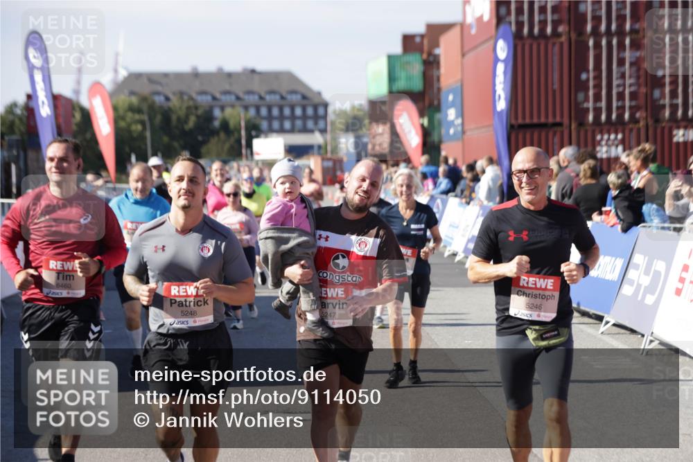 03.10.2025 - Köhlbrandbrückenlauf Jannik Wohlers http://msf.ph/oto/9114050 03.10.2025 13:32:05 Ziel 4443, 4842, 4902, 5155, 5238, 5246, 5247, 5248, 5921, 5922, 5923, 6076, 6126, 6146, 6460 meine-sportfotos.de