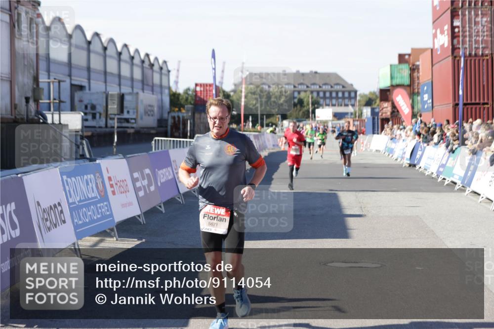 03.10.2025 - Köhlbrandbrückenlauf Jannik Wohlers http://msf.ph/oto/9114054 03.10.2025 13:01:45 Ziel 4047, 4257, 5671, 5739 meine-sportfotos.de