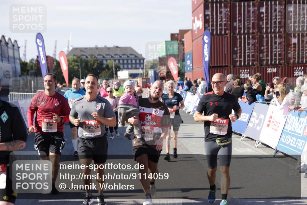 03.10.2025 - Köhlbrandbrückenlauf Jannik Wohlers http://msf.ph/oto/9114059 03.10.2025 13:32:05 Ziel 4443, 4842, 4902, 5155, 5238, 5246, 5247, 5248, 5921, 5922, 5923, 6076, 6126, 6146, 6460 meine-sportfotos.de
