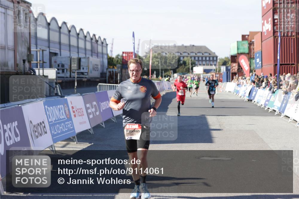 03.10.2025 - Köhlbrandbrückenlauf Jannik Wohlers http://msf.ph/oto/9114061 03.10.2025 13:01:45 Ziel 4047, 4257, 5671, 5739 meine-sportfotos.de
