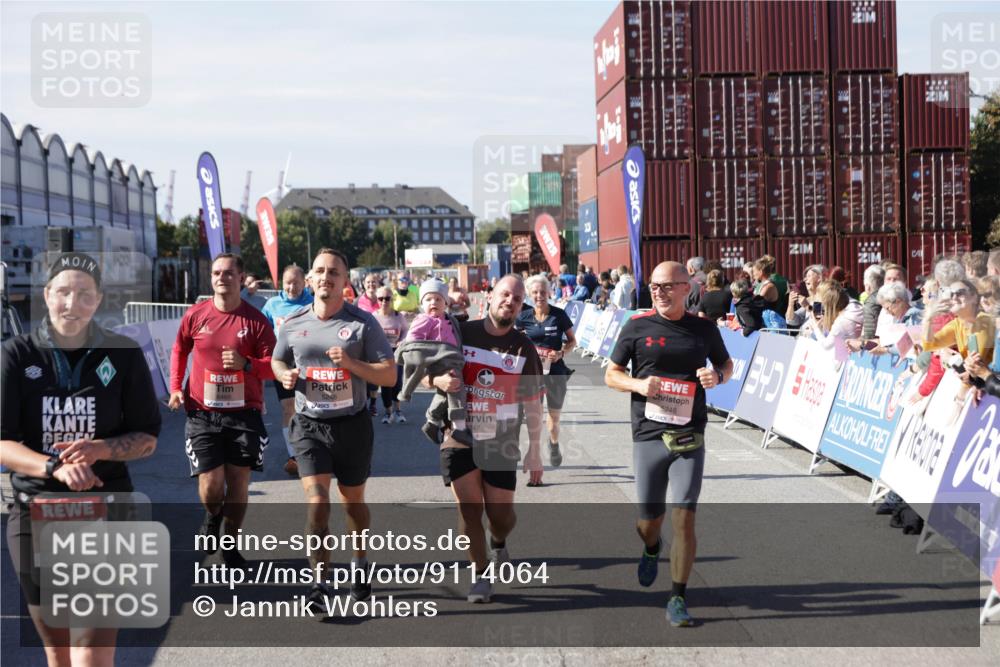 03.10.2025 - Köhlbrandbrückenlauf Jannik Wohlers http://msf.ph/oto/9114064 03.10.2025 13:32:05 Ziel 4443, 4842, 4902, 5155, 5238, 5246, 5247, 5248, 5921, 5922, 5923, 6076, 6126, 6146, 6460 meine-sportfotos.de