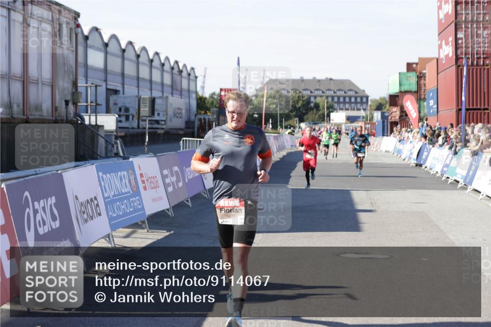 03.10.2025 - Köhlbrandbrückenlauf Jannik Wohlers http://msf.ph/oto/9114067 03.10.2025 13:01:45 Ziel 4047, 4257, 5671, 5739 meine-sportfotos.de