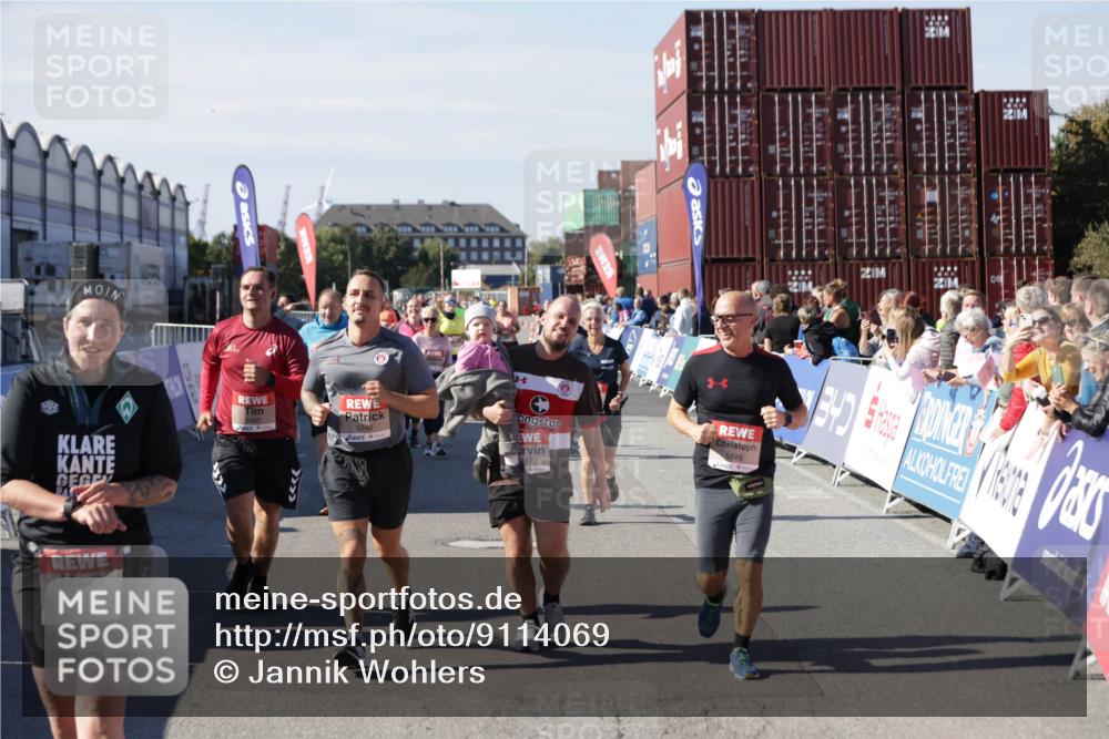 03.10.2025 - Köhlbrandbrückenlauf Jannik Wohlers http://msf.ph/oto/9114069 03.10.2025 13:32:05 Ziel 4443, 4842, 4902, 5155, 5238, 5246, 5247, 5248, 5921, 5922, 5923, 6076, 6126, 6146, 6460 meine-sportfotos.de