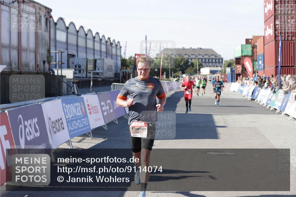 03.10.2025 - Köhlbrandbrückenlauf Jannik Wohlers http://msf.ph/oto/9114074 03.10.2025 13:01:45 Ziel 4047, 4257, 5671, 5739 meine-sportfotos.de