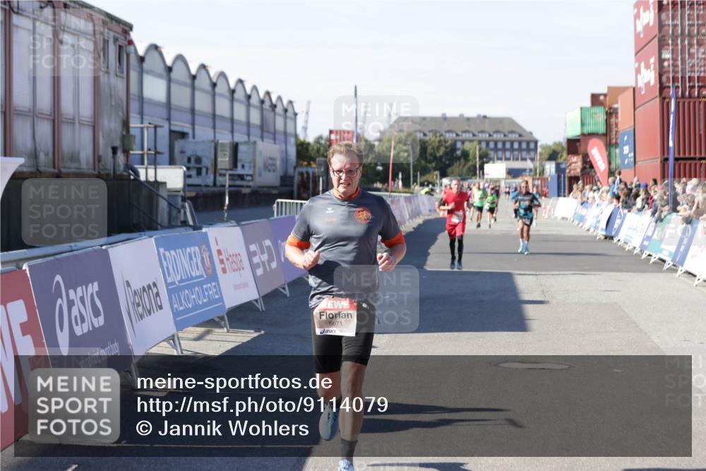 03.10.2025 - Köhlbrandbrückenlauf Jannik Wohlers http://msf.ph/oto/9114079 03.10.2025 13:01:45 Ziel 4047, 4257, 5671, 5739 meine-sportfotos.de