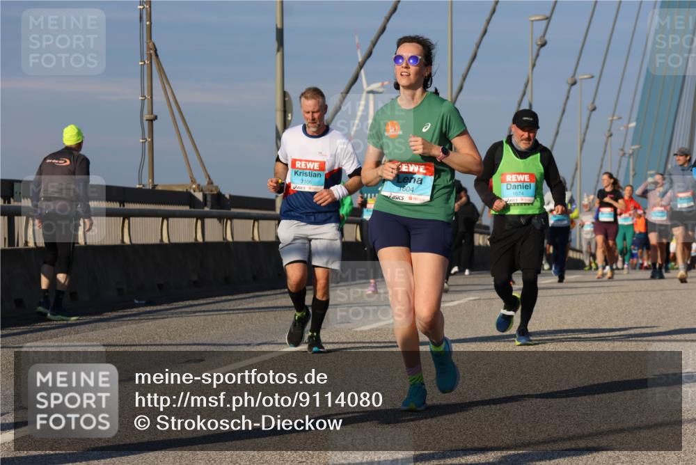 03.10.2025 - Köhlbrandbrückenlauf Strokosch-Dieckow http://msf.ph/oto/9114080 03.10.2025 09:48:48 Position 2 3166, 1604, 1674 meine-sportfotos.de