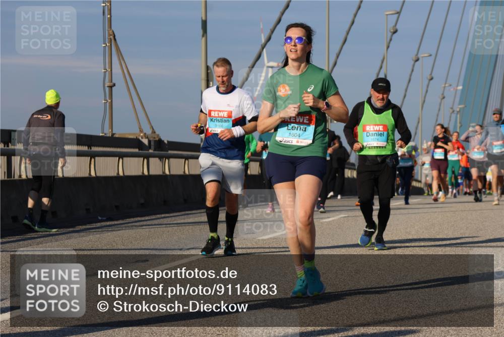 03.10.2025 - Köhlbrandbrückenlauf Strokosch-Dieckow http://msf.ph/oto/9114083 03.10.2025 09:48:48 Position 2 3166, 1604, 1674 meine-sportfotos.de