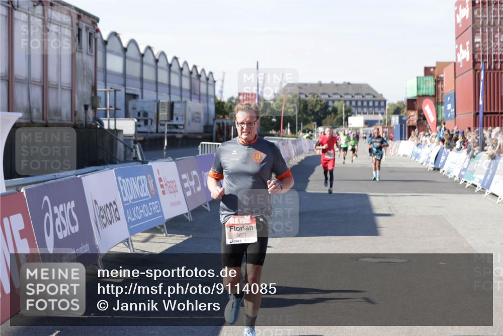 03.10.2025 - Köhlbrandbrückenlauf Jannik Wohlers http://msf.ph/oto/9114085 03.10.2025 13:01:45 Ziel 4047, 4257, 5671, 5739 meine-sportfotos.de