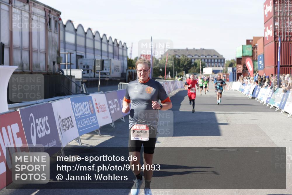 03.10.2025 - Köhlbrandbrückenlauf Jannik Wohlers http://msf.ph/oto/9114093 03.10.2025 13:01:45 Ziel 4047, 4257, 5671, 5739 meine-sportfotos.de