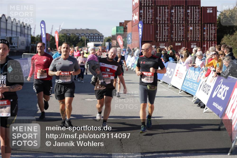 03.10.2025 - Köhlbrandbrückenlauf Jannik Wohlers http://msf.ph/oto/9114097 03.10.2025 13:32:05 Ziel 4443, 4842, 4902, 5155, 5238, 5246, 5247, 5248, 5921, 5922, 5923, 6076, 6126, 6146, 6460 meine-sportfotos.de