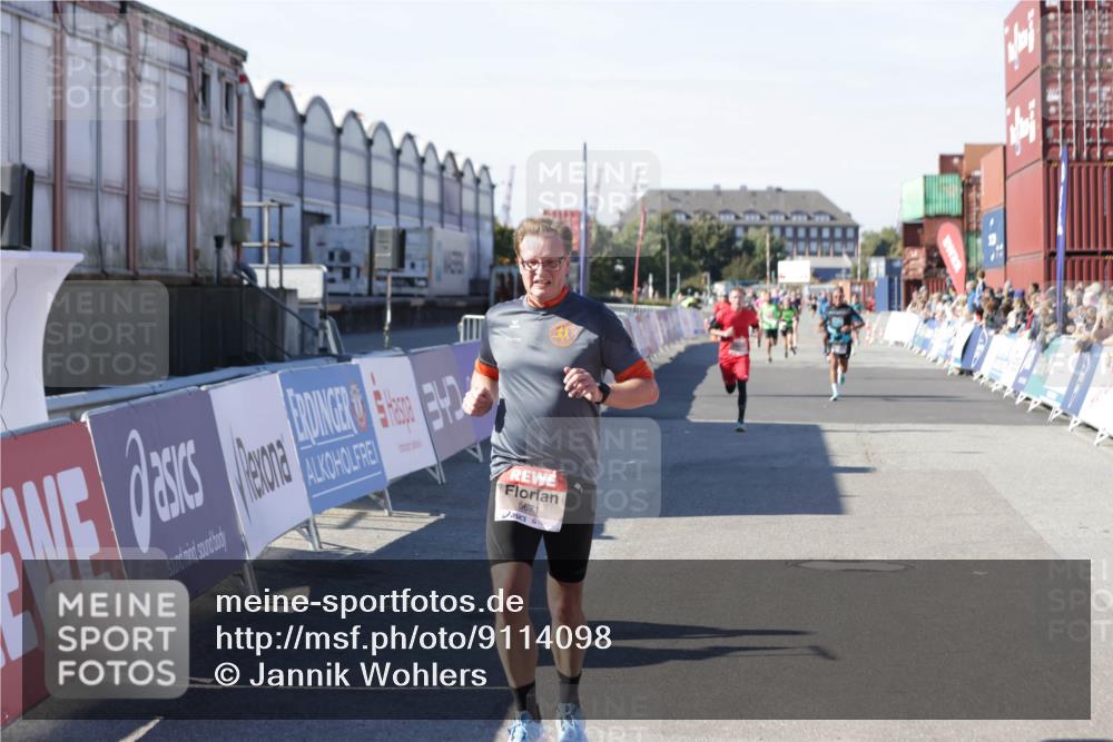 03.10.2025 - Köhlbrandbrückenlauf Jannik Wohlers http://msf.ph/oto/9114098 03.10.2025 13:01:45 Ziel 4047, 4257, 5671, 5739 meine-sportfotos.de