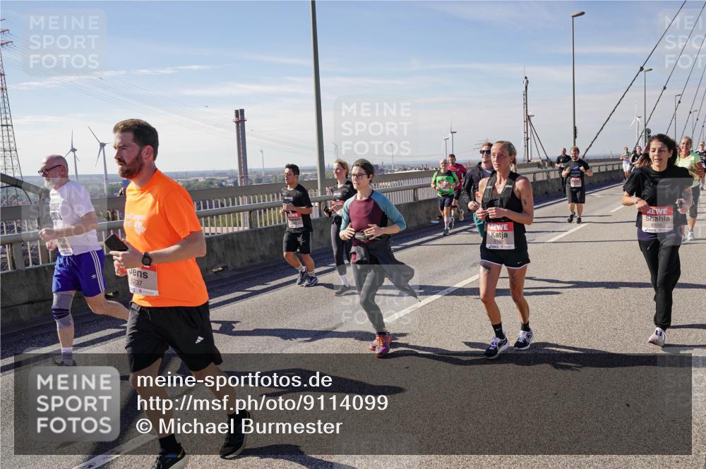 03.10.2025 - Köhlbrandbrückenlauf Michael Burmester http://msf.ph/oto/9114099 03.10.2025 12:55:44 Position 2 6237, 6199, 6198 meine-sportfotos.de