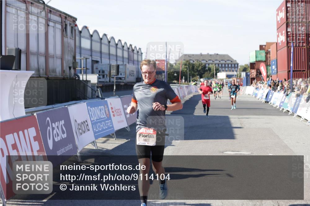 03.10.2025 - Köhlbrandbrückenlauf Jannik Wohlers http://msf.ph/oto/9114104 03.10.2025 13:01:45 Ziel 4047, 4257, 5671, 5739 meine-sportfotos.de