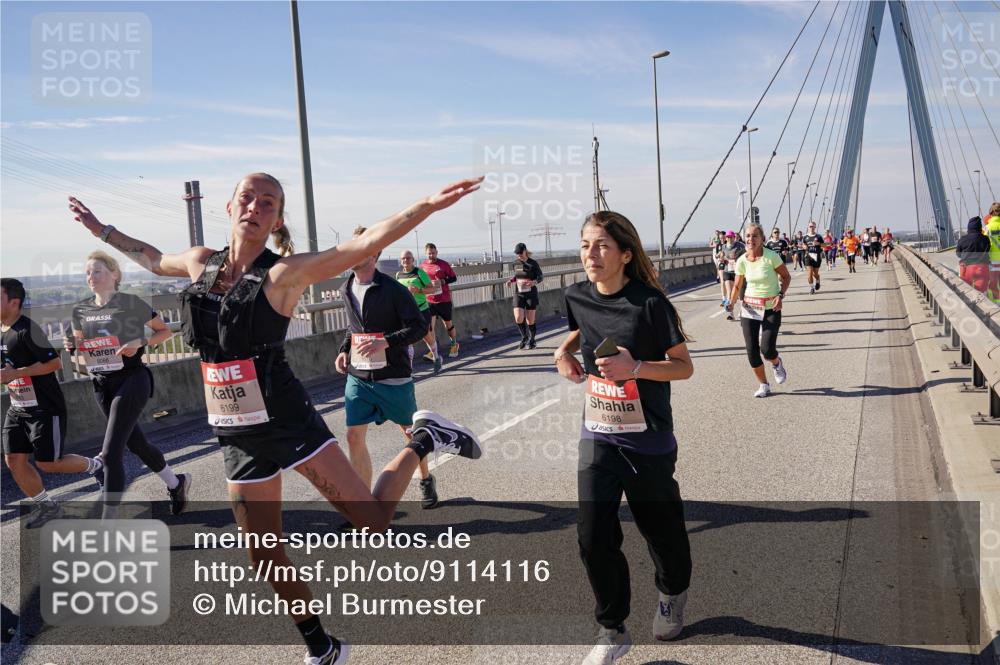 03.10.2025 - Köhlbrandbrückenlauf Michael Burmester http://msf.ph/oto/9114116 03.10.2025 12:55:45 Position 2 6199, 6198 meine-sportfotos.de