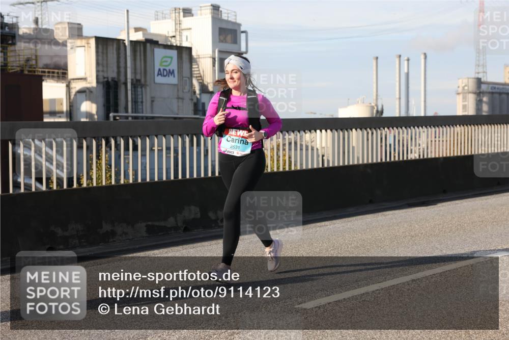 03.10.2025 - Köhlbrandbrückenlauf Lena Gebhardt http://msf.ph/oto/9114123 03.10.2025 10:17:21 Position 2 2531 meine-sportfotos.de