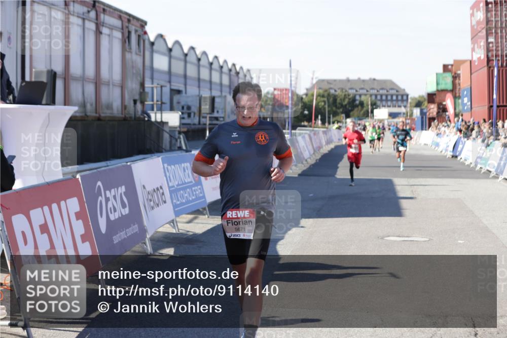 03.10.2025 - Köhlbrandbrückenlauf Jannik Wohlers http://msf.ph/oto/9114140 03.10.2025 13:01:45 Ziel 4047, 4257, 5671, 5739 meine-sportfotos.de