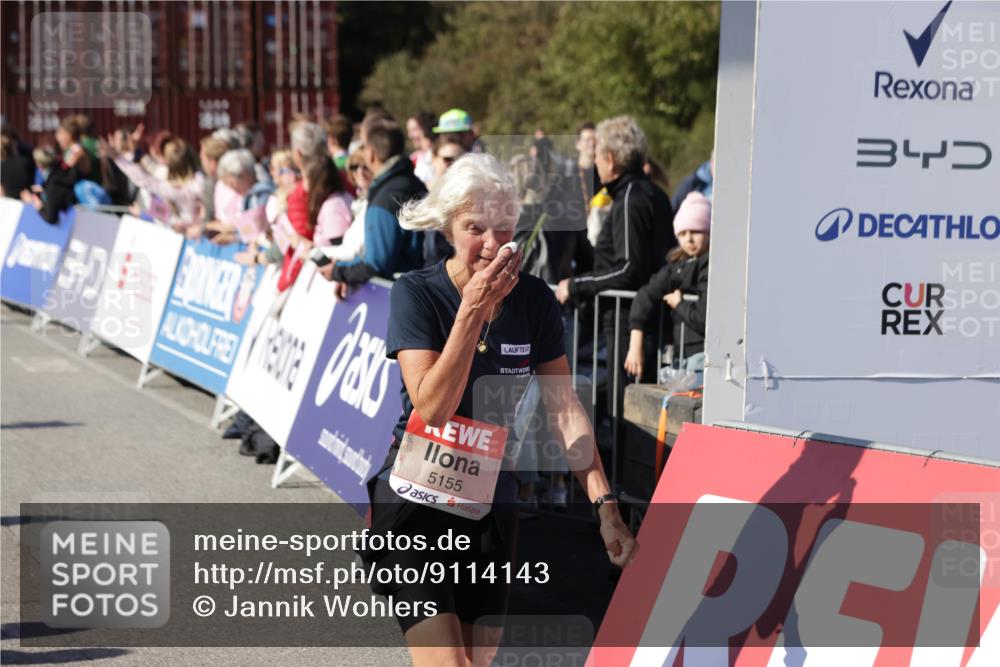 03.10.2025 - Köhlbrandbrückenlauf Jannik Wohlers http://msf.ph/oto/9114143 03.10.2025 13:32:10 Ziel 4443, 4985, 5155, 5238, 5246, 5247, 5248, 5354, 5820, 5921, 5922, 5923, 6076, 6126, 6146, 6287, 6460 meine-sportfotos.de