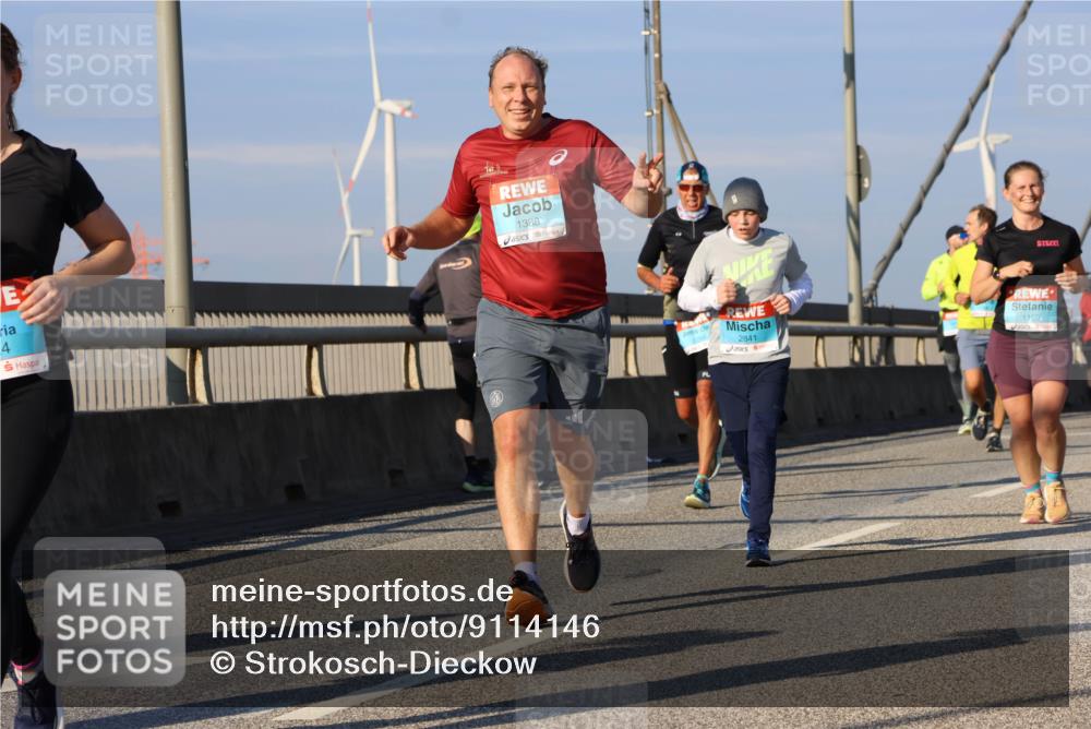 03.10.2025 - Köhlbrandbrückenlauf Strokosch-Dieckow http://msf.ph/oto/9114146 03.10.2025 09:48:57 Position 2 1388, 4, 2841, 1169 meine-sportfotos.de
