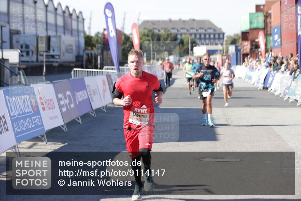 03.10.2025 - Köhlbrandbrückenlauf Jannik Wohlers http://msf.ph/oto/9114147 03.10.2025 13:01:49 Ziel 4162, 4257, 5671, 5692, 5739 meine-sportfotos.de