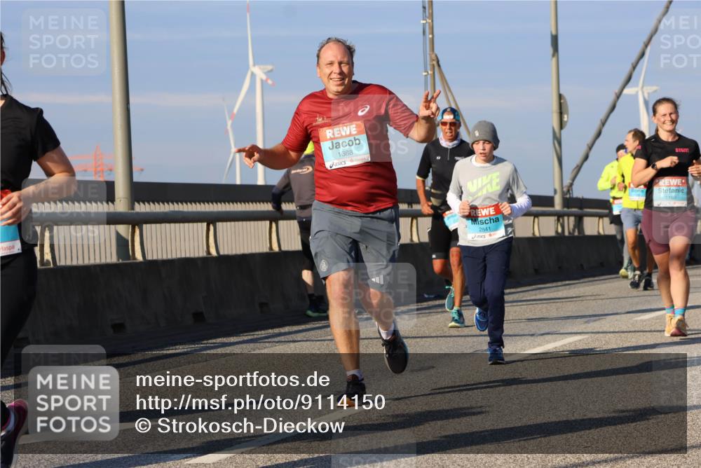 03.10.2025 - Köhlbrandbrückenlauf Strokosch-Dieckow http://msf.ph/oto/9114150 03.10.2025 09:48:57 Position 2 1388, 2841, 1169 meine-sportfotos.de