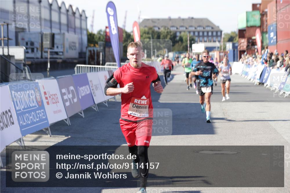 03.10.2025 - Köhlbrandbrückenlauf Jannik Wohlers http://msf.ph/oto/9114157 03.10.2025 13:01:49 Ziel 4162, 4257, 5671, 5692, 5739 meine-sportfotos.de
