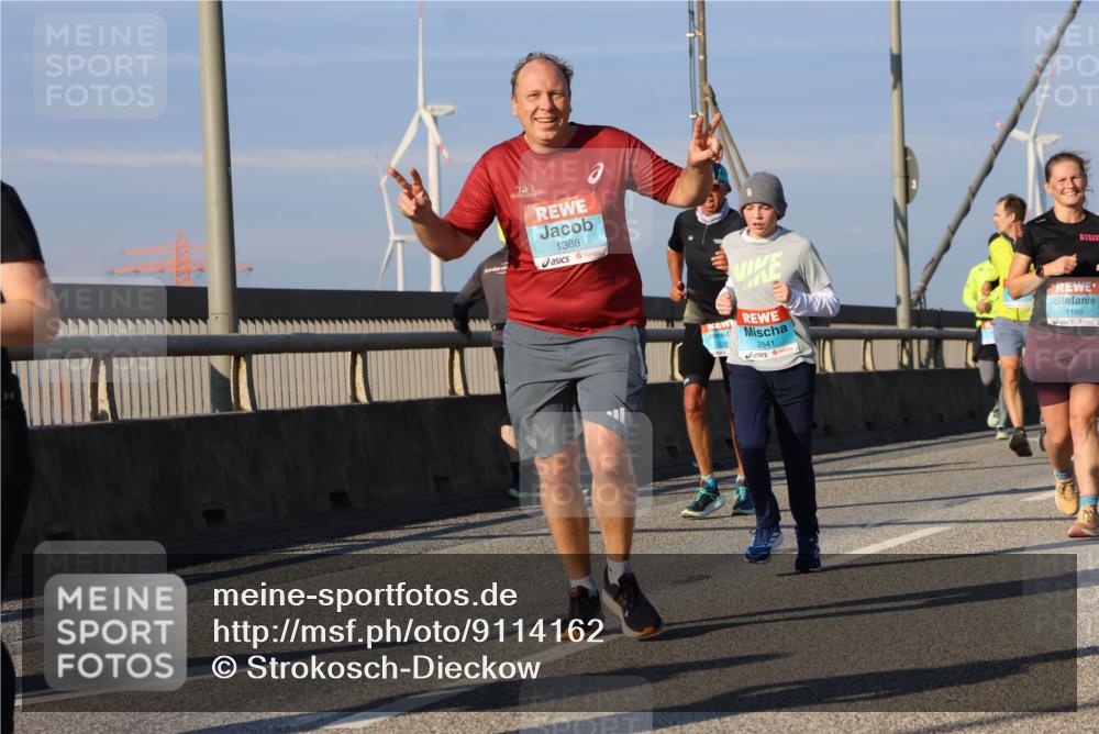 03.10.2025 - Köhlbrandbrückenlauf Strokosch-Dieckow http://msf.ph/oto/9114162 03.10.2025 09:48:57 Position 2 1388, 2841, 1169 meine-sportfotos.de