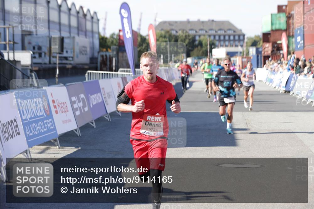 03.10.2025 - Köhlbrandbrückenlauf Jannik Wohlers http://msf.ph/oto/9114165 03.10.2025 13:01:49 Ziel 4162, 4257, 5671, 5692, 5739 meine-sportfotos.de
