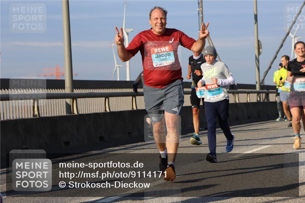 03.10.2025 - Köhlbrandbrückenlauf Strokosch-Dieckow http://msf.ph/oto/9114171 03.10.2025 09:48:58 Position 2 1388, 2841, 1169 meine-sportfotos.de