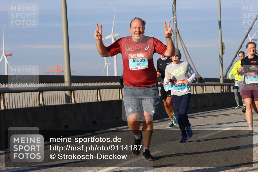 03.10.2025 - Köhlbrandbrückenlauf Strokosch-Dieckow http://msf.ph/oto/9114187 03.10.2025 09:48:58 Position 2 1388, 22, 2841, 1169 meine-sportfotos.de