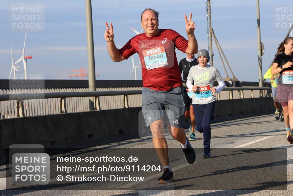 03.10.2025 - Köhlbrandbrückenlauf Strokosch-Dieckow http://msf.ph/oto/9114204 03.10.2025 09:48:58 Position 2 1388, 2841, 1169 meine-sportfotos.de
