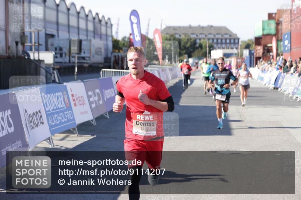 03.10.2025 - Köhlbrandbrückenlauf Jannik Wohlers http://msf.ph/oto/9114207 03.10.2025 13:01:50 Ziel 4162, 4206, 4257, 4258, 5671, 5692, 5718, 5739 meine-sportfotos.de