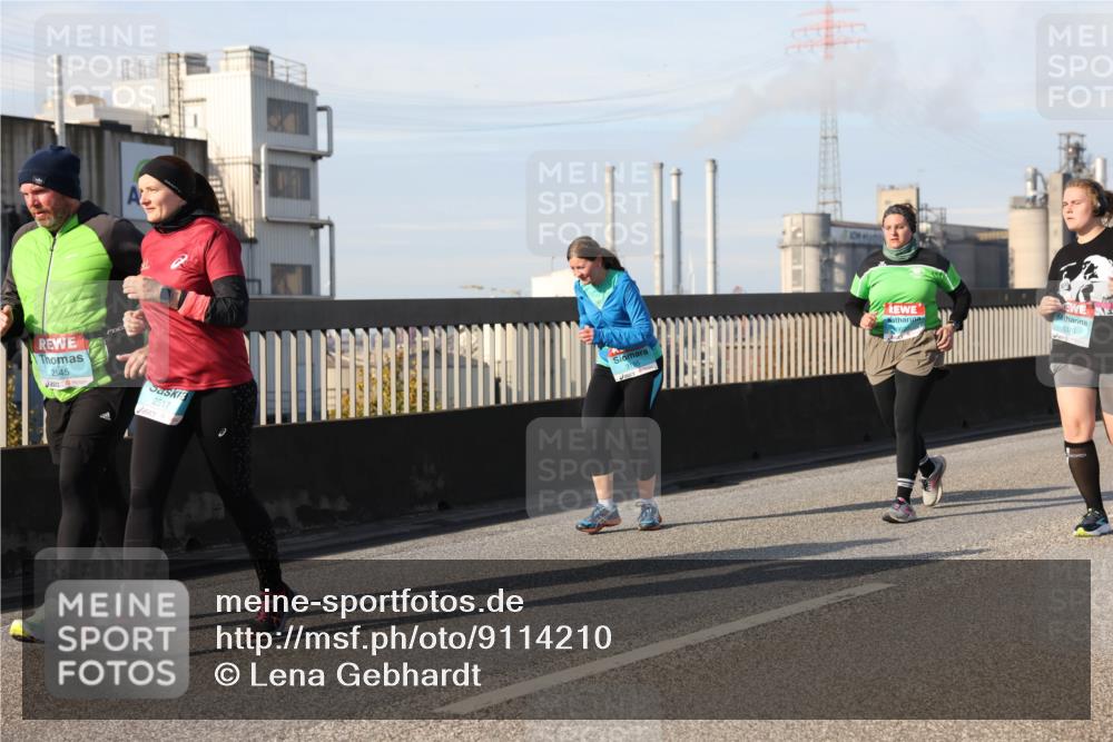 03.10.2025 - Köhlbrandbrückenlauf Lena Gebhardt http://msf.ph/oto/9114210 03.10.2025 10:17:29 Position 2 2545, 2517, 3195, 3370 meine-sportfotos.de