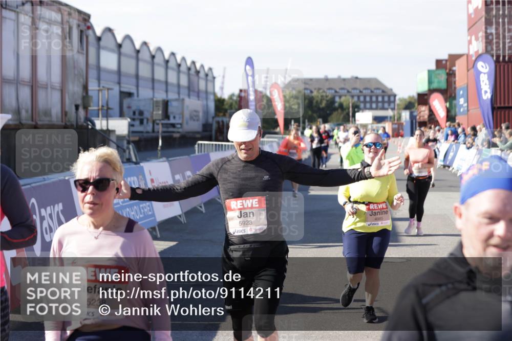 03.10.2025 - Köhlbrandbrückenlauf Jannik Wohlers http://msf.ph/oto/9114211 03.10.2025 13:32:12 Ziel 4443, 4985, 5155, 5238, 5246, 5247, 5248, 5354, 5820, 5921, 5922, 5923, 6126, 6146, 6287, 6304, 6460 meine-sportfotos.de