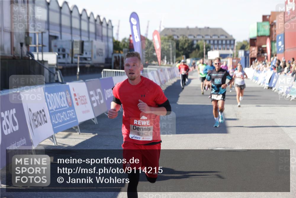 03.10.2025 - Köhlbrandbrückenlauf Jannik Wohlers http://msf.ph/oto/9114215 03.10.2025 13:01:50 Ziel 4162, 4206, 4257, 4258, 5671, 5692, 5718, 5739 meine-sportfotos.de