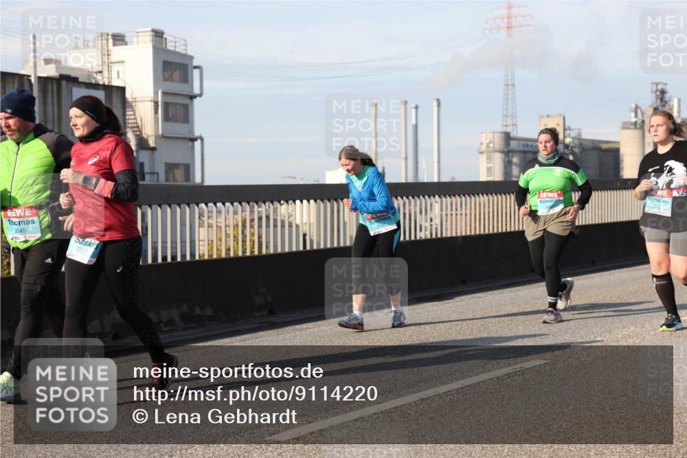 03.10.2025 - Köhlbrandbrückenlauf Lena Gebhardt http://msf.ph/oto/9114220 03.10.2025 10:17:29 Position 2 2545, 2517, 3195, 3370 meine-sportfotos.de