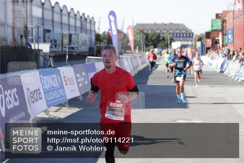 03.10.2025 - Köhlbrandbrückenlauf Jannik Wohlers http://msf.ph/oto/9114221 03.10.2025 13:01:50 Ziel 4162, 4206, 4257, 4258, 5671, 5692, 5718, 5739 meine-sportfotos.de