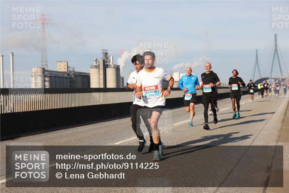 03.10.2025 - Köhlbrandbrückenlauf Lena Gebhardt http://msf.ph/oto/9114225 03.10.2025 09:43:07 Position 2 3338 meine-sportfotos.de