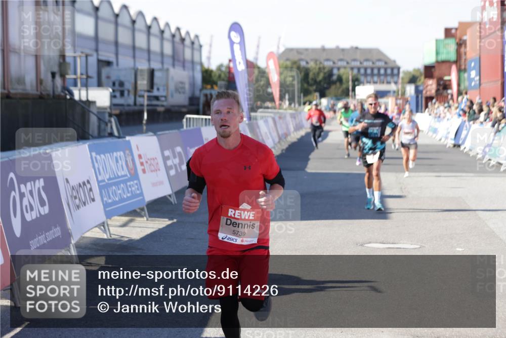 03.10.2025 - Köhlbrandbrückenlauf Jannik Wohlers http://msf.ph/oto/9114226 03.10.2025 13:01:50 Ziel 4162, 4206, 4257, 4258, 5671, 5692, 5718, 5739 meine-sportfotos.de