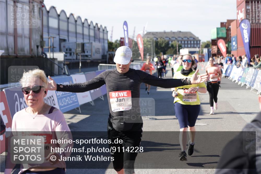03.10.2025 - Köhlbrandbrückenlauf Jannik Wohlers http://msf.ph/oto/9114228 03.10.2025 13:32:12 Ziel 4443, 4985, 5155, 5238, 5246, 5247, 5248, 5354, 5820, 5921, 5922, 5923, 6126, 6146, 6287, 6304, 6460 meine-sportfotos.de