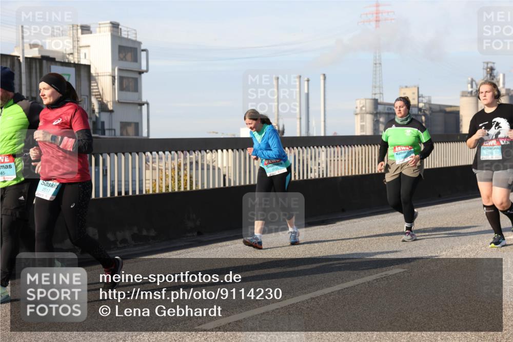 03.10.2025 - Köhlbrandbrückenlauf Lena Gebhardt http://msf.ph/oto/9114230 03.10.2025 10:17:29 Position 2 45, 2517, 3195, 3370 meine-sportfotos.de