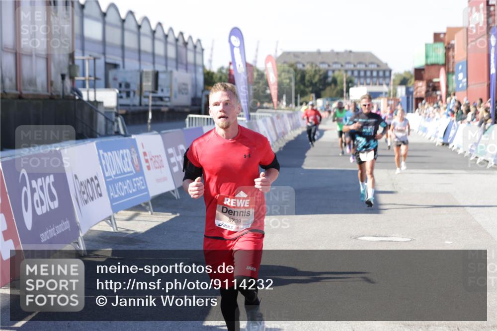 03.10.2025 - Köhlbrandbrückenlauf Jannik Wohlers http://msf.ph/oto/9114232 03.10.2025 13:01:50 Ziel 4162, 4206, 4257, 4258, 5671, 5692, 5718, 5739 meine-sportfotos.de
