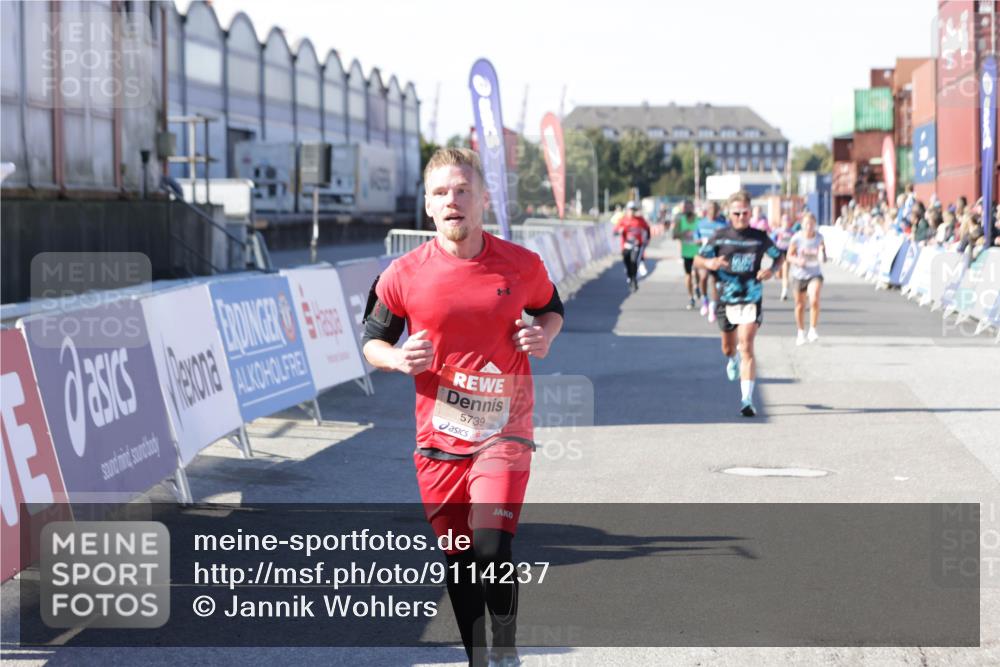 03.10.2025 - Köhlbrandbrückenlauf Jannik Wohlers http://msf.ph/oto/9114237 03.10.2025 13:01:50 Ziel 4162, 4206, 4257, 4258, 5671, 5692, 5718, 5739 meine-sportfotos.de