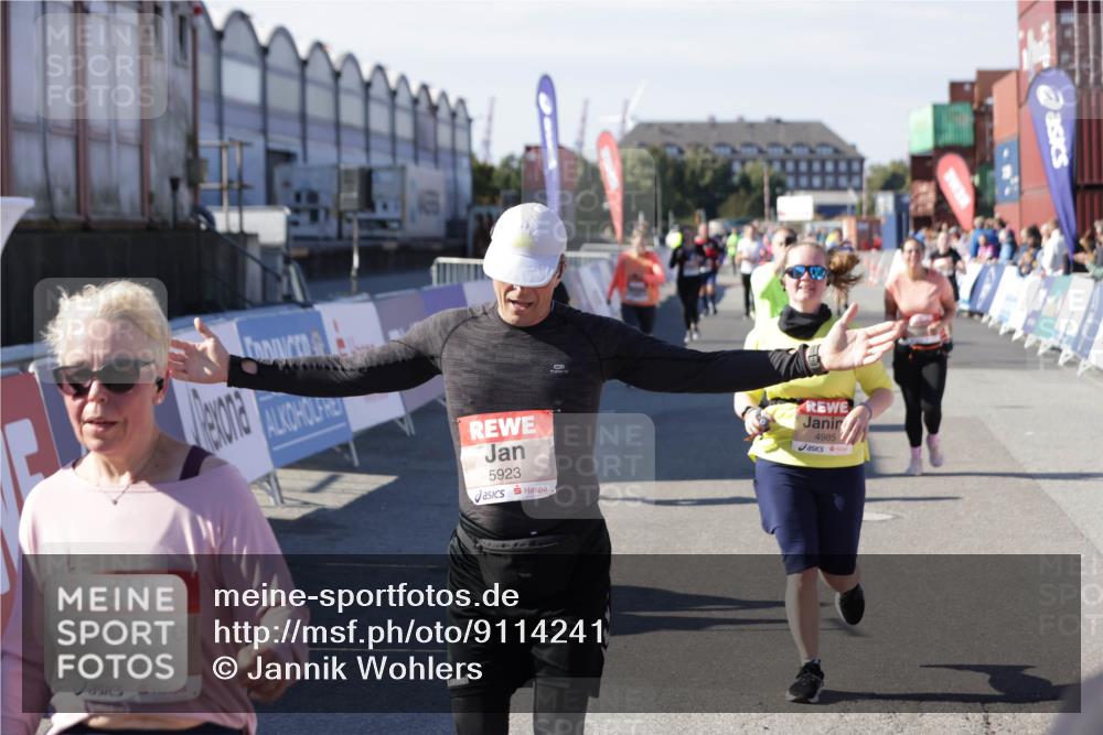 03.10.2025 - Köhlbrandbrückenlauf Jannik Wohlers http://msf.ph/oto/9114241 03.10.2025 13:32:12 Ziel 4443, 4985, 5155, 5238, 5246, 5247, 5248, 5354, 5820, 5921, 5922, 5923, 6126, 6146, 6287, 6304, 6460 meine-sportfotos.de