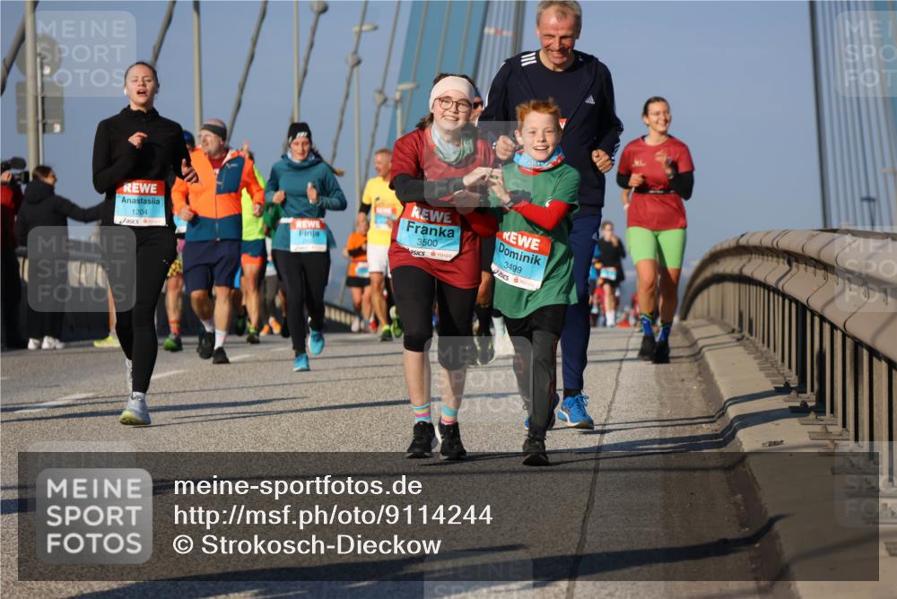 03.10.2025 - Köhlbrandbrückenlauf Strokosch-Dieckow http://msf.ph/oto/9114244 03.10.2025 09:49:02 Position 2 1204, 3500, 3499 meine-sportfotos.de