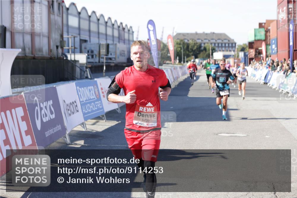 03.10.2025 - Köhlbrandbrückenlauf Jannik Wohlers http://msf.ph/oto/9114253 03.10.2025 13:01:50 Ziel 4162, 4206, 4257, 4258, 5671, 5692, 5718, 5739 meine-sportfotos.de